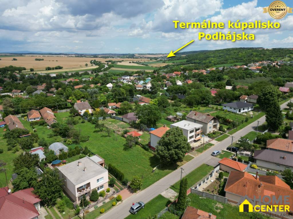 Na predaj : pekný veľký pozemok , na dobrom mieste , Radava 