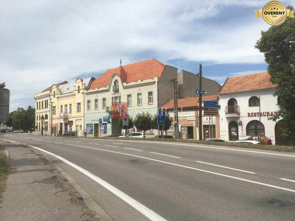 NA PREDAJ: veľký polyfunkčný dom v historickom centre mesta Šahy 