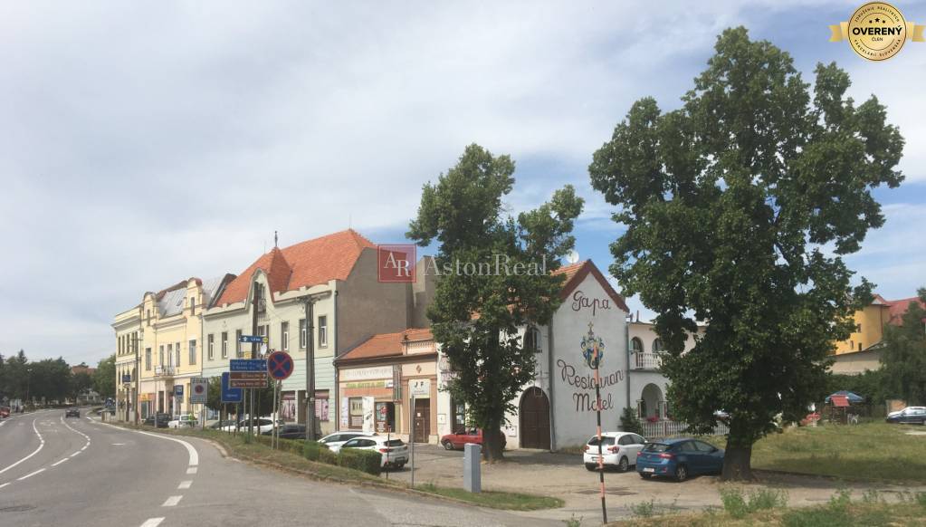 NA PREDAJ: veľký polyfunkčný dom v historickom centre mesta Šahy 