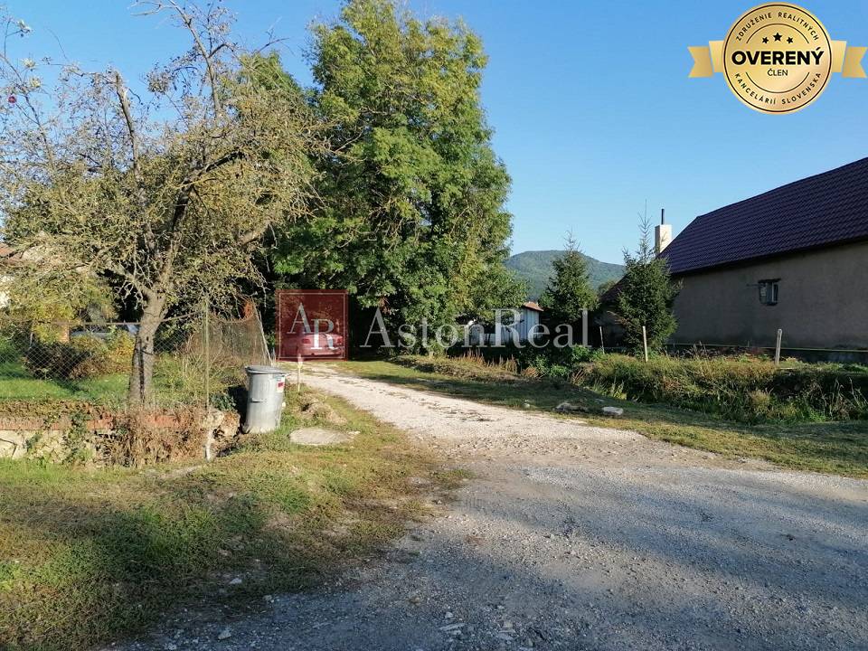 IBA U NÁS! Rovinatý investičný stavebný pozemok 6643m2,Podhorany,Nitra