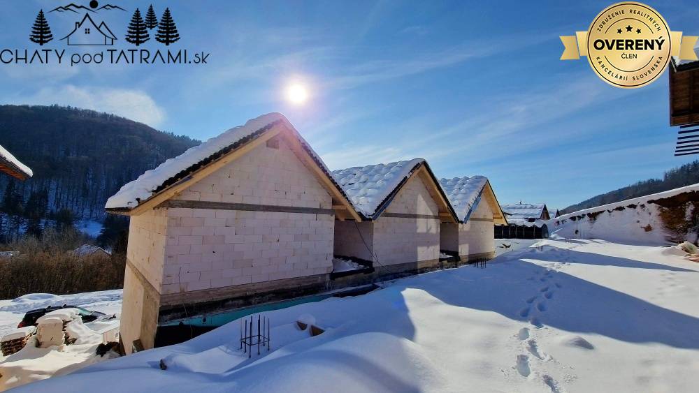 Tri chalety v lyžiarskom stredisku Nízke Tatry