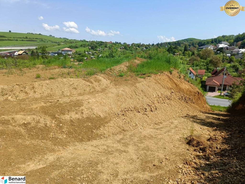 NA PREDAJ POZEMOK-VYDUMANEC, 1570 M2, VHODNÝ NA VÝSTAVBU RD.