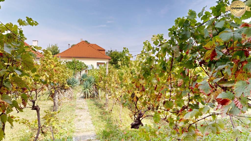 REZERVOVANÉ Na PREDAJ rodinný dom v širšom centre mesta Pezinok