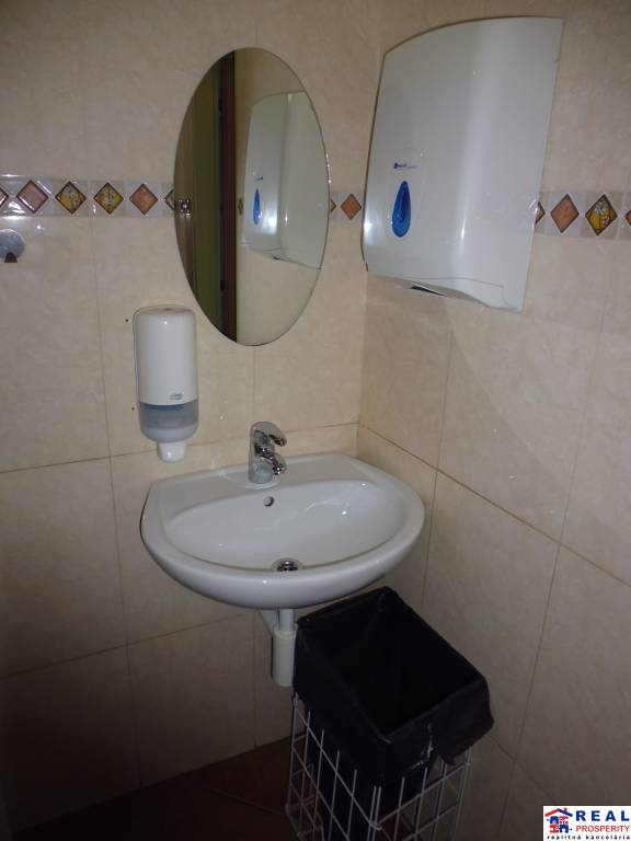 MASARYKOVA: VOĽNÉ OBCHODNÉ priestory- PRÍZEMIE 190 m2-KLIMATIZÁCIA
