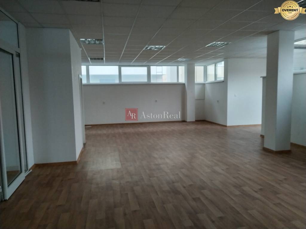 PRENÁJOM: Obchodné Priestory, 150 m2, Vrútky - Pešia Zóna