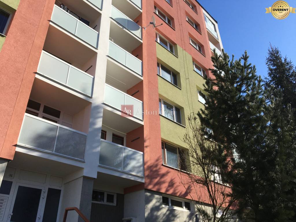 Hľadám súrne 5 izb. byt pre klienta, HOTOVOSŤ !!! min: 90 m2