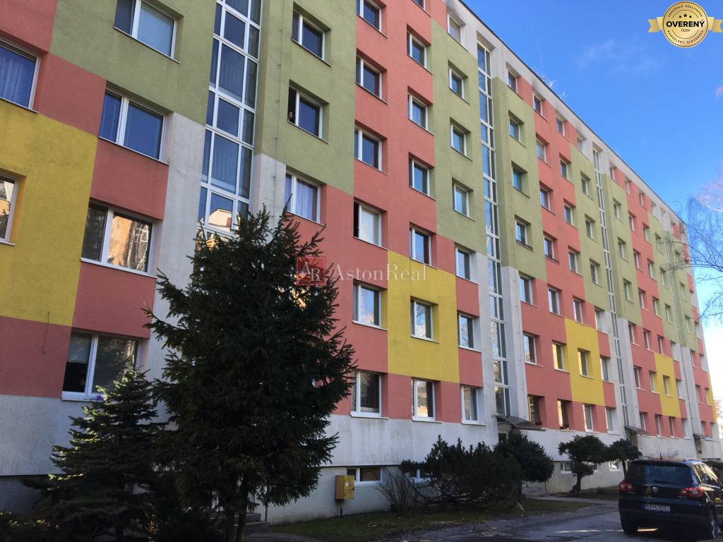 Hľadám súrne 5 izb. byt pre klienta, HOTOVOSŤ !!! min: 90 m2