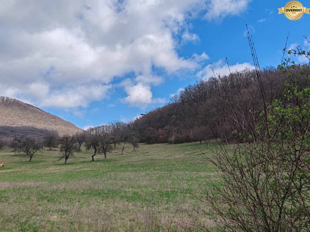 Pozemok s krásnymi výhľadmi a lesom, Melčice - dolina, 26.564 m2