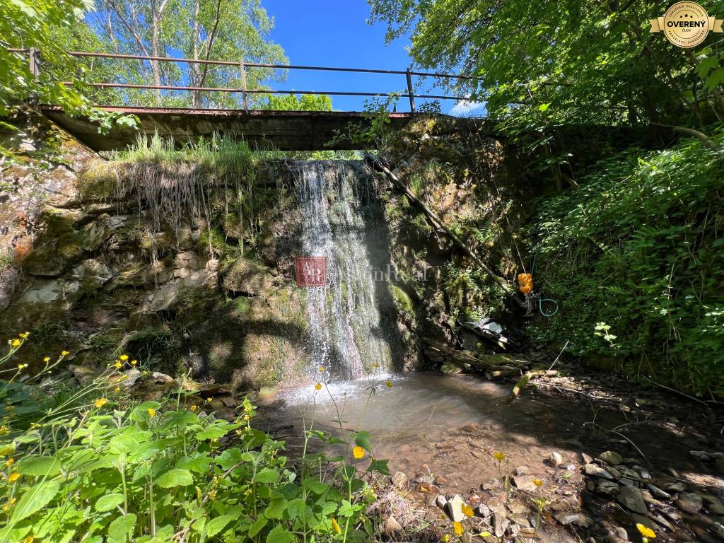 RODINNÝ DOM, pozemok 2.417 m2, vhodný na bývanie aj na rekreáciu