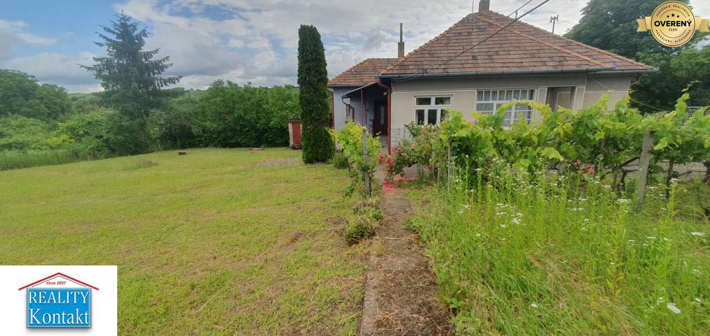 Ponúkame na predaj 4 izbový rodinný dom v obci ĽUBÁ 10 km od Štúrova