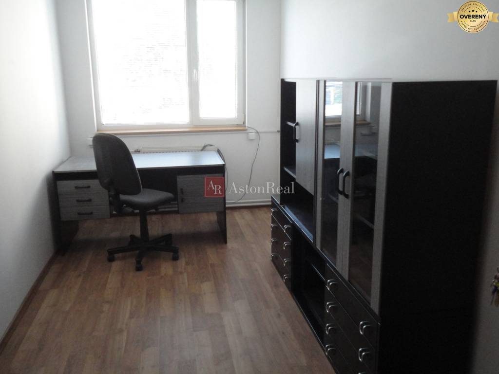 Kancelária, obchodný priestor, 10 m2, ul. Tr. SNP - Banská Bystrica