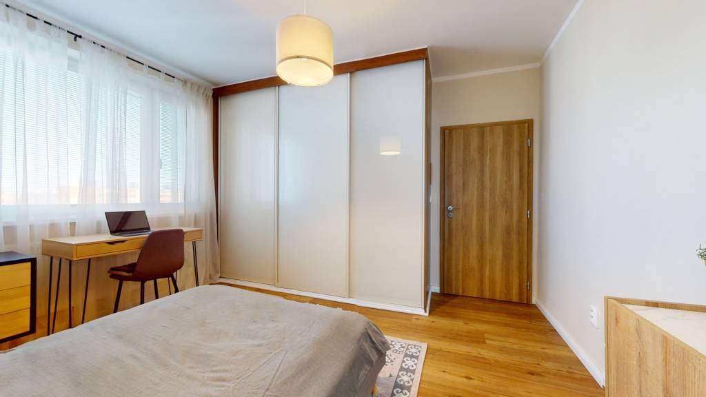3- izbový byt, kompetná rekonštrukcia, loggia, Petržalka