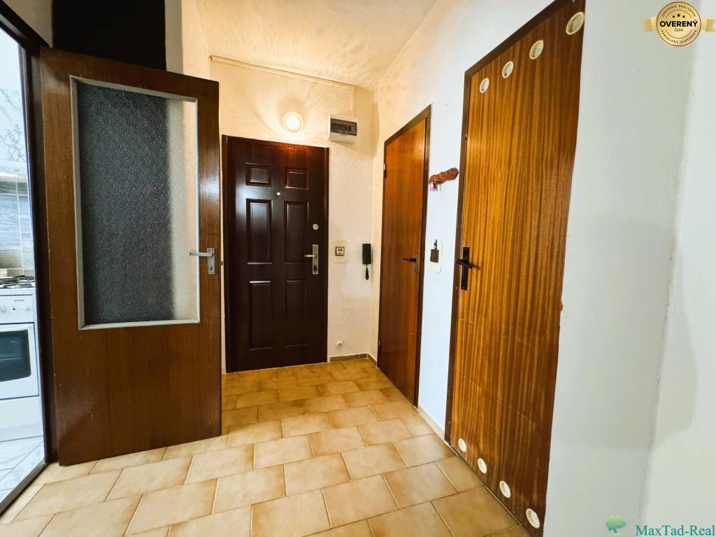 4izbový byt, za soc. poistovňou, ideálne 3.poschodie, 84m2, 109500€. 