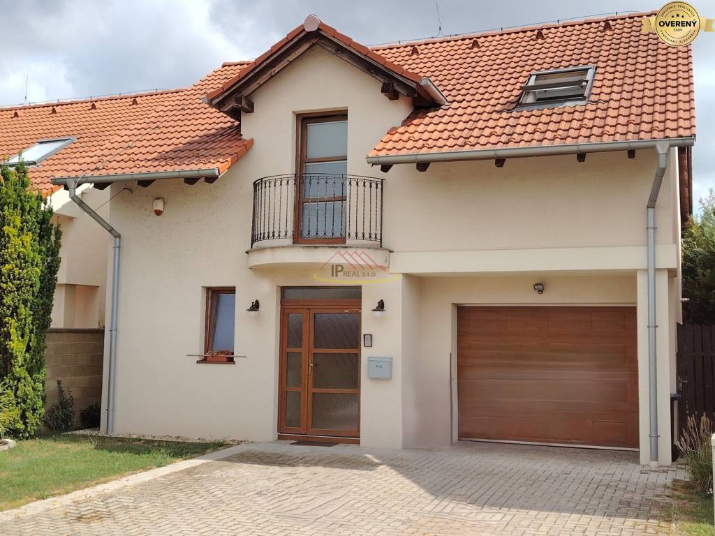 Predaj 4 izb.RD s garážou v Rovinke,Riečna ul.,pozemok o výmere 310 m2