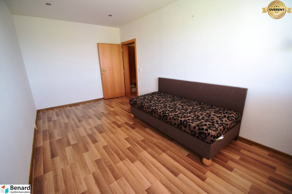 NA PREDAJ 2 IZBOVÝ BYT, SÍDL. ZÁPAD, 5.P., 56m2;