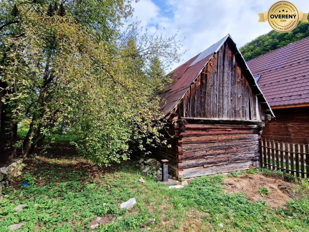 Pozemok s budovou na pokojnom mieste Mýto Nízke Tatry