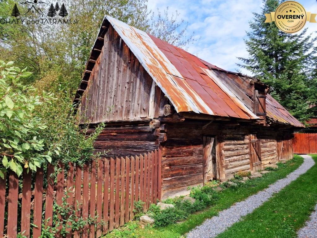 Pozemok s budovou na pokojnom mieste Mýto Nízke Tatry