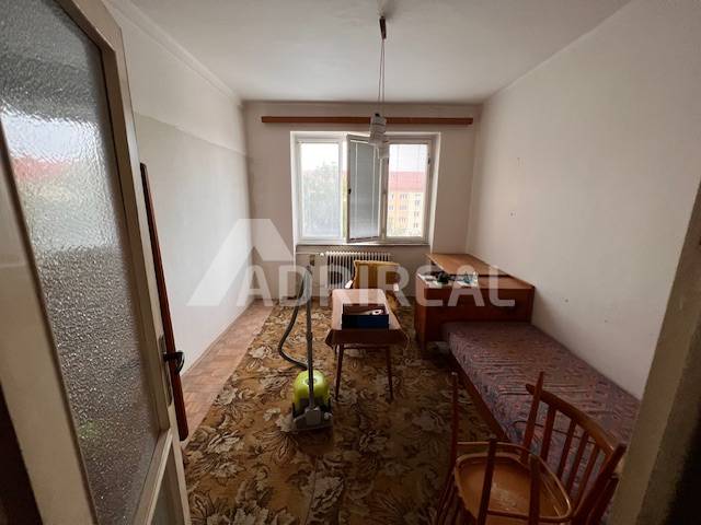 PREDAJ: 3i byt s 2 balkónmi 69,4 m4; Erenburgova ul., Lučenec; 81.000€