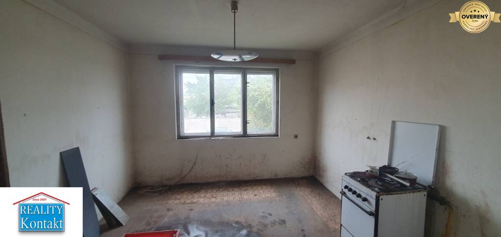 Investičná príležitosť na kúpu nedokon. RD 5+1 a pozemok 720m2 Šurany