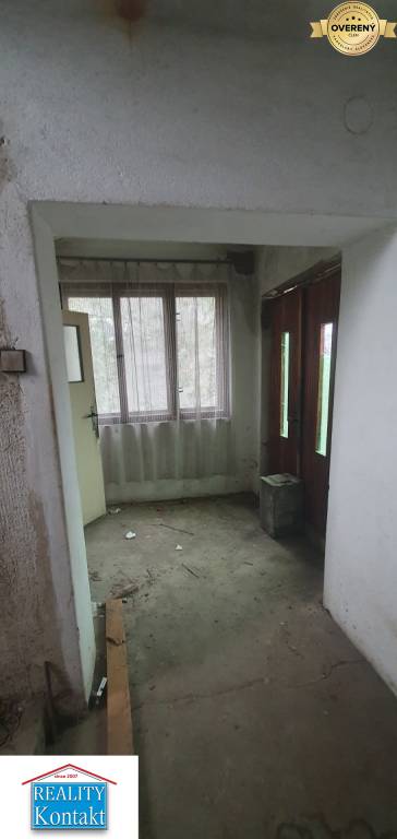 Investičná príležitosť na kúpu nedokon. RD 5+1 a pozemok 720m2 Šurany