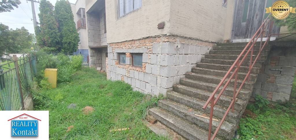 Investičná príležitosť na kúpu nedokon. RD 5+1 a pozemok 720m2 Šurany