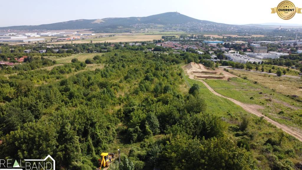 STAVEBNÝ POZEMOK NITRA - Mlynárce, vhodný pre DEVELOPERA 