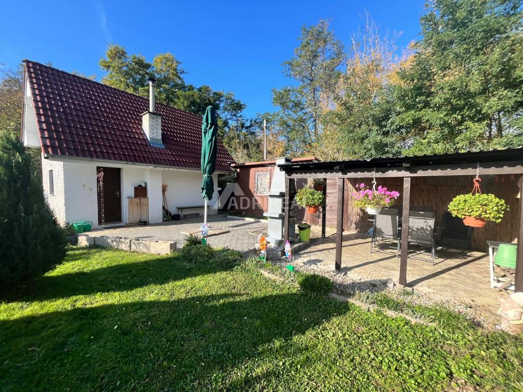 PREDAJ:Pozemok so záhradou a chatkou Urmince; 1997 m2;99.000€