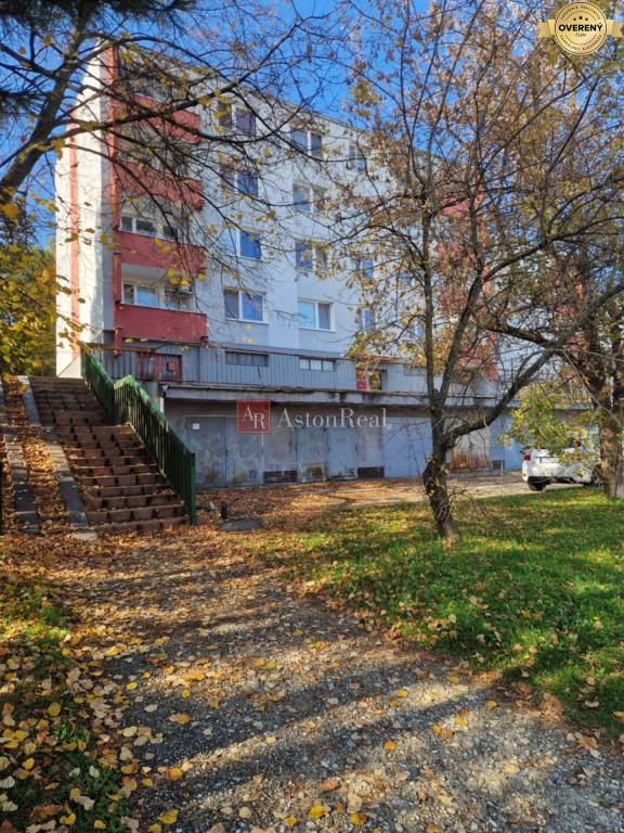 Garáž-Predaj-Bratislava - mestská časť Dúbravka-49990.00 €