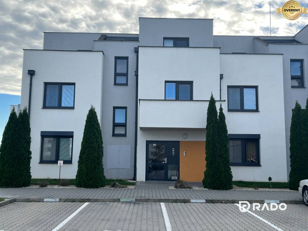 RADO | 2-izbový byt s parkovacím miestom | 52m2 | VINOHRADY | Trenčín