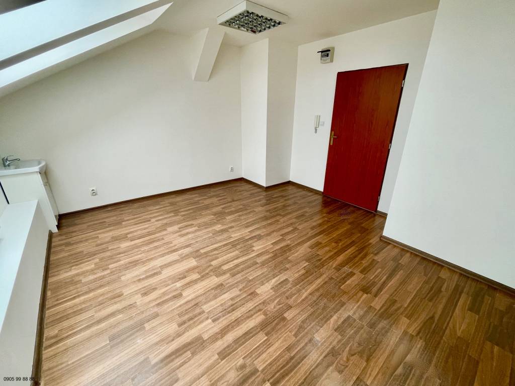 Priestor s umývadlom - 16 m2 - Moyzesova, Košice