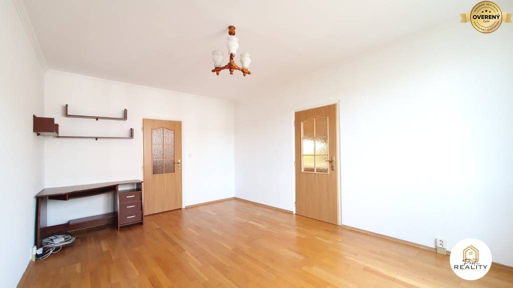 NOVINKA - Veľký, zrekonštruovaný, 3i byt 72 m² + loggia, komora