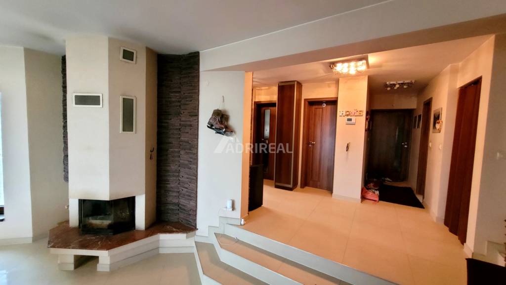 PREDAJ:7-izbový RD s garážou;Nitra-Štitáre; pozemok 800 m2;376.900€