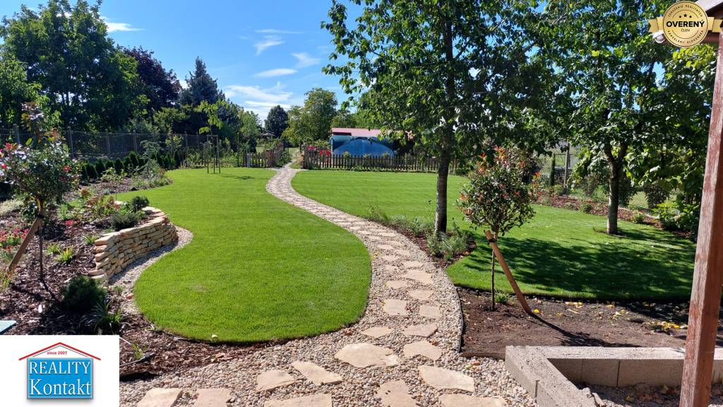 NADŠTANDARDNÝ Rodinný dom na predaj Bánov 5+1 + pozemok 4162m2 + BAZÉN